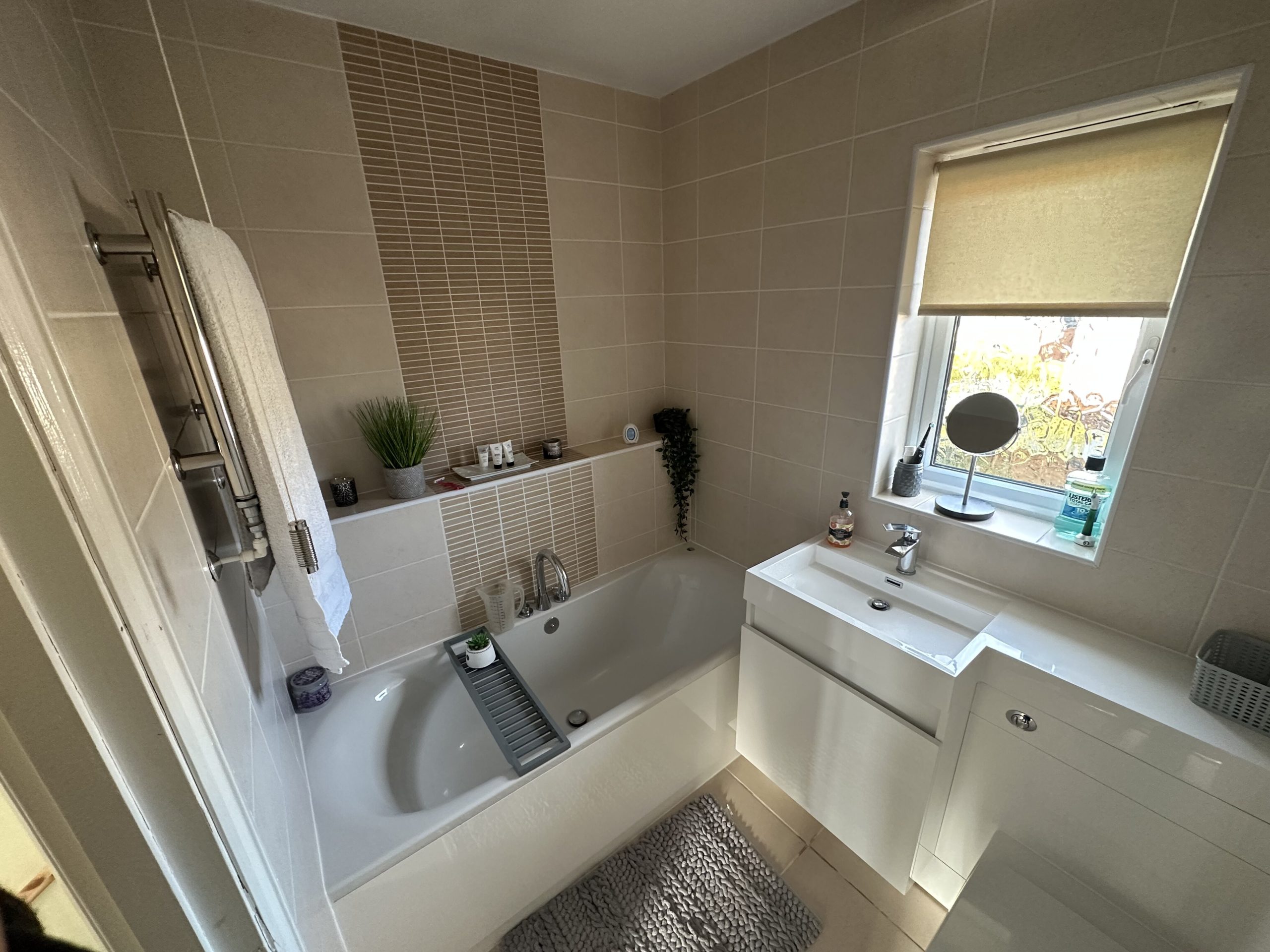 A stylish and modern bathroom design from our project gallery.